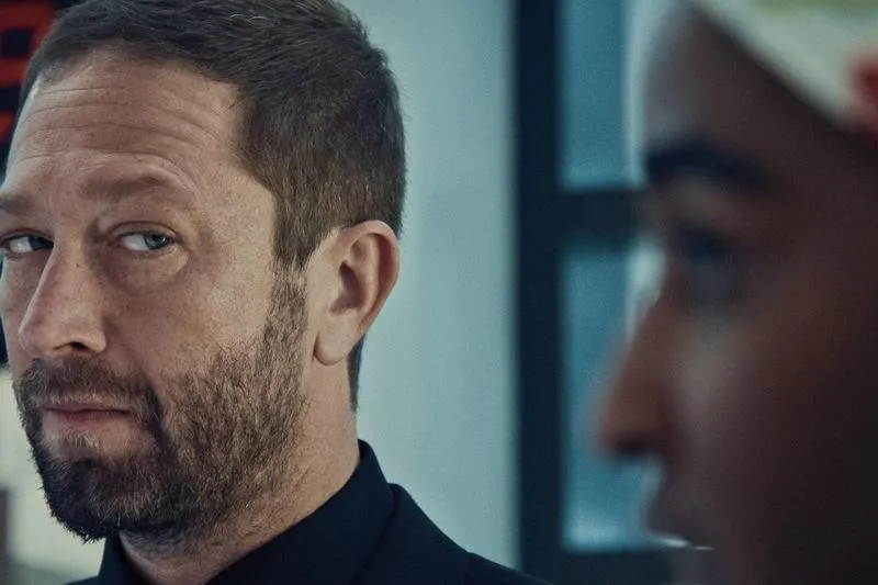 Ebon Moss-Bachrach w roli Micro: Jak tajemniczy haker odmienia losy The Punisher