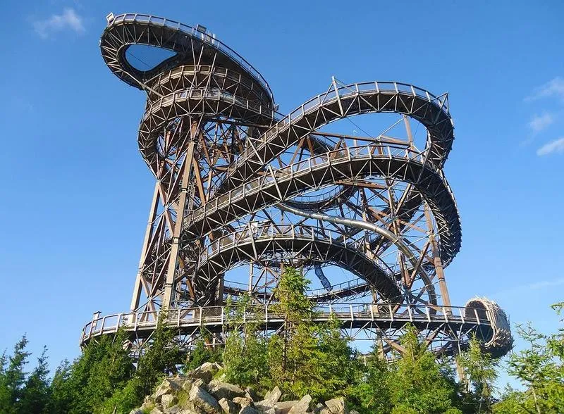 Gdzie oglądać "Spacer w chmurach" na YouTube? Legalne źródła w 2026 roku