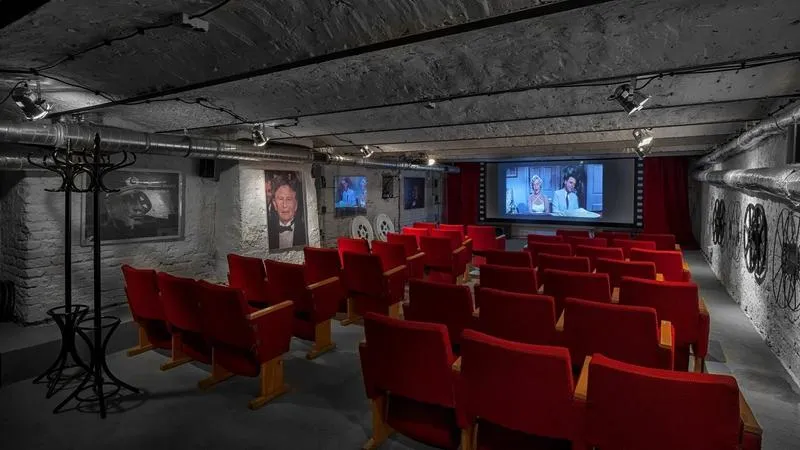 Twórcze techniki filmowe: 9 sekretów amatorskiego kręcenia z ducha starego kina