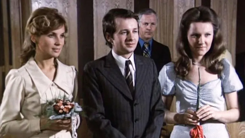 Historia i obsada daleko od szosy